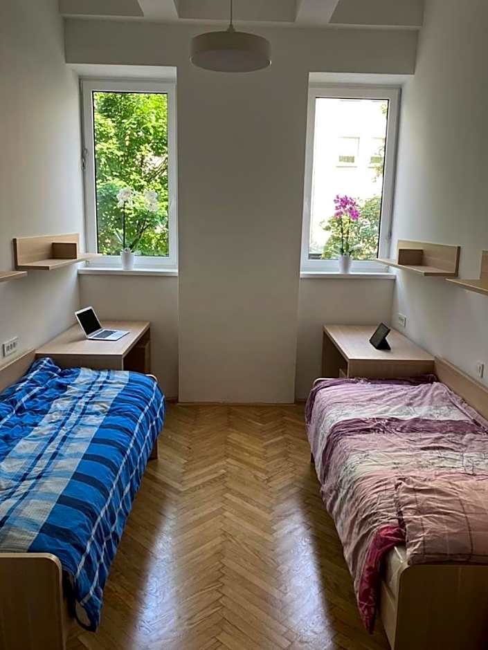 Zdjęcie 1 z 5 — Double Room with Shared Bathroom