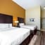 La Quinta Inn & Suites by Wyndham Marshall