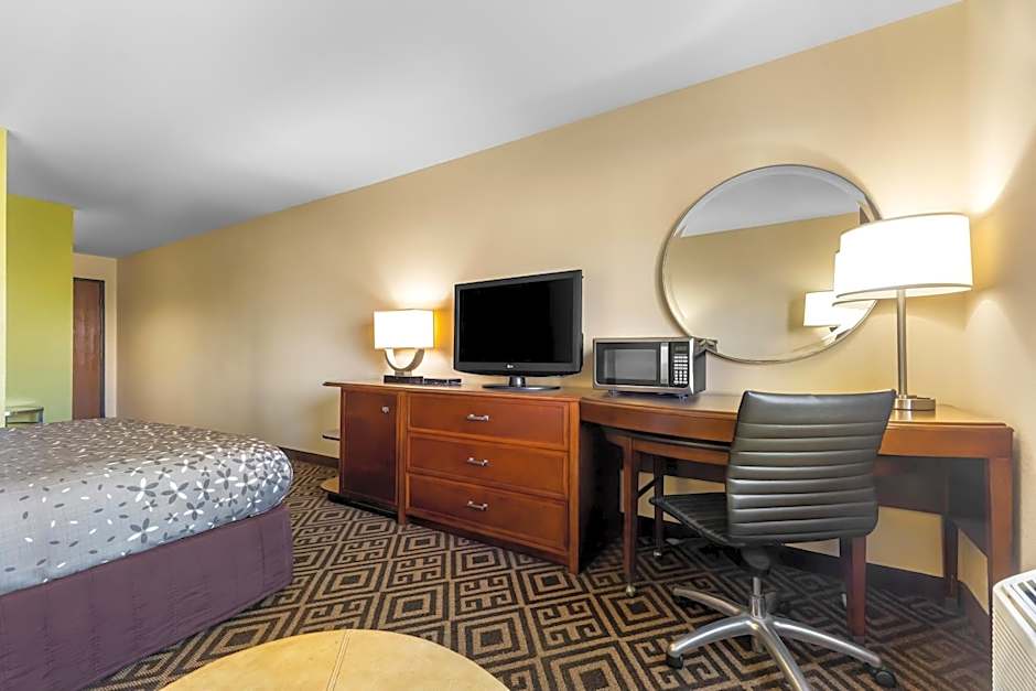 Travel Inn and Suites