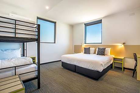 Two-Bedroom Apartment with Free Welcome Drink For Two Guests