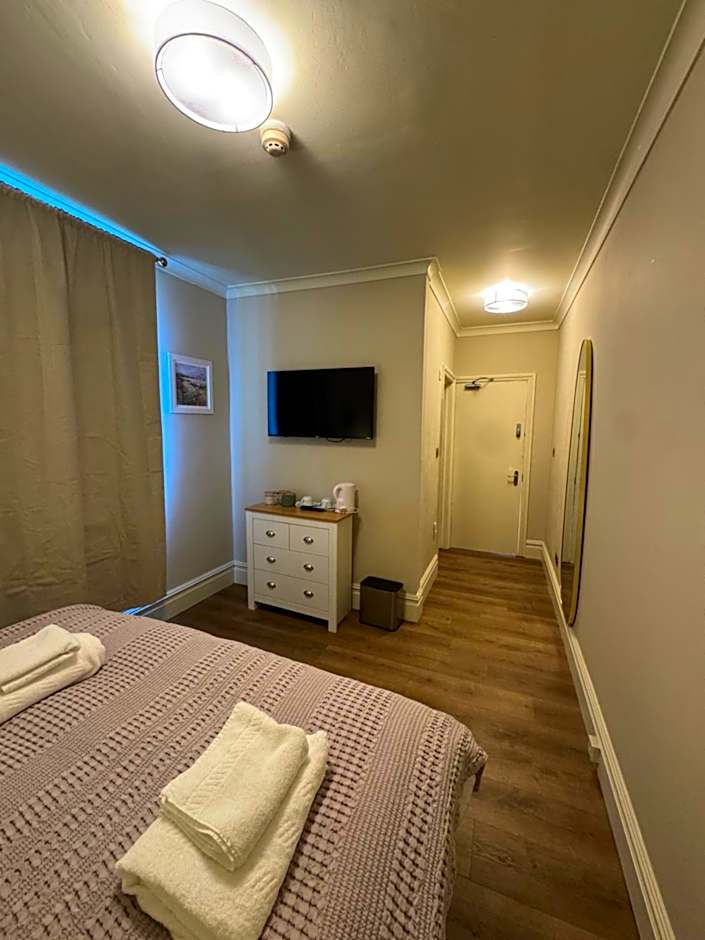 Eurobar Cafe and Hotel