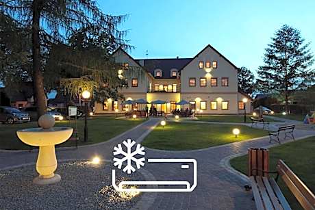 Hotel Modrzewiowy Dwór
