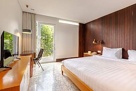 Medium Room with Balcony