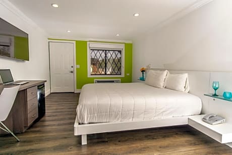 Deluxe King Room