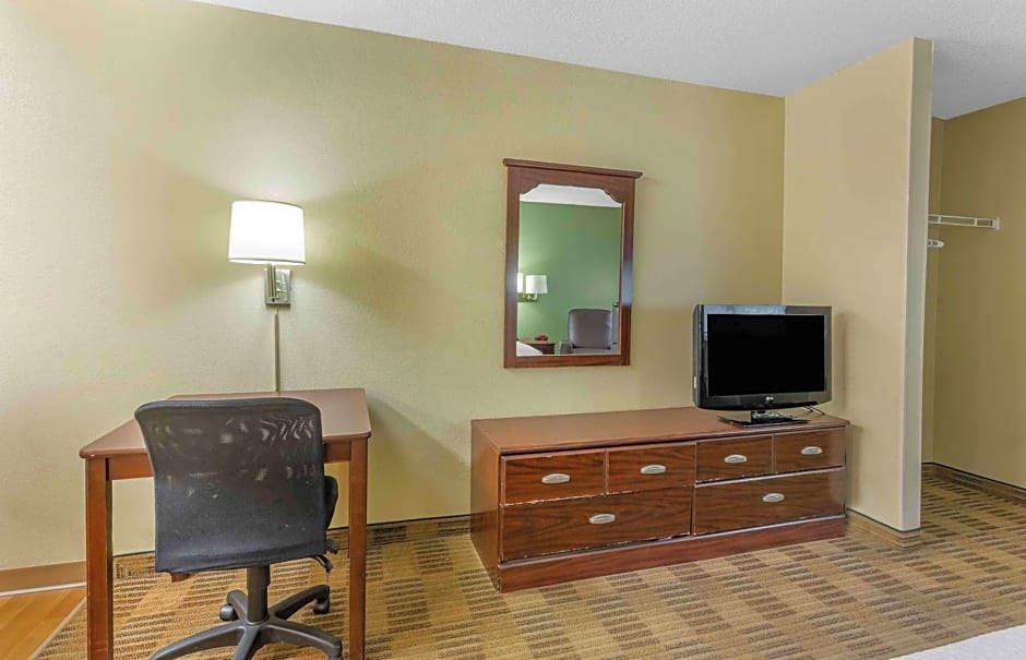 Extended Stay America Suites - Greensboro - Wendover Ave. - Big Tree Way