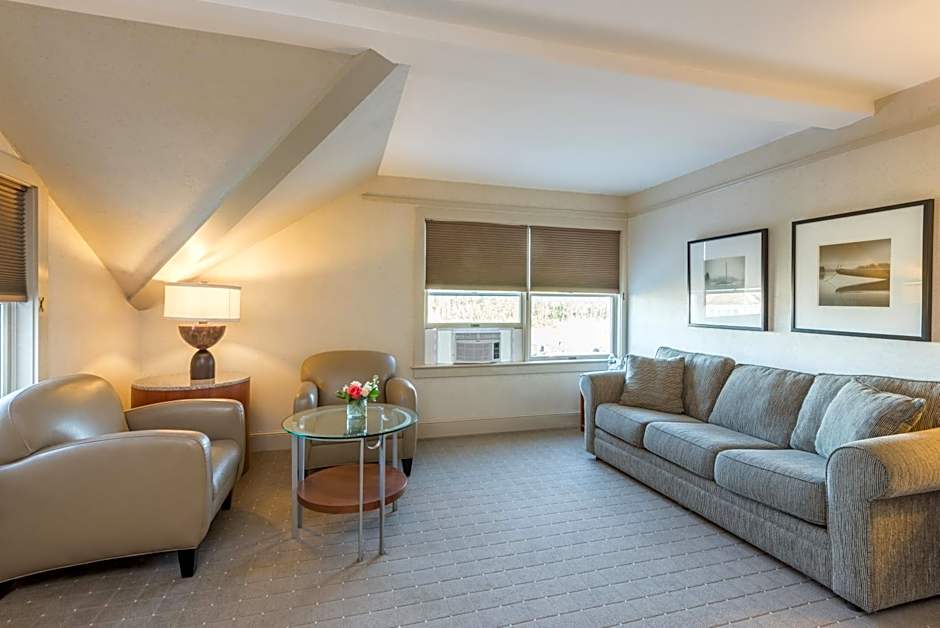 The Breakwater Inn & Spa