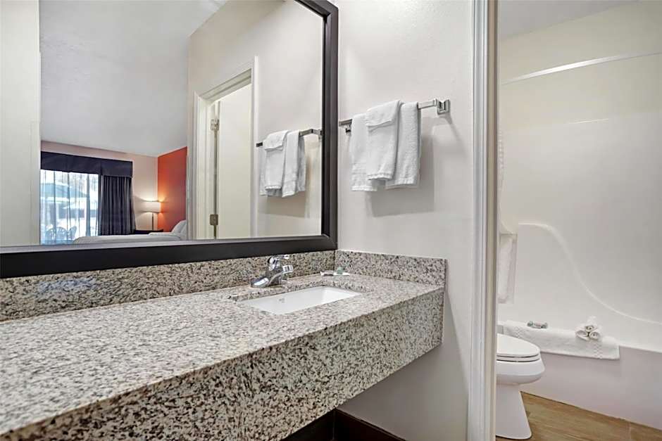 Best Western Navarre Waterfront