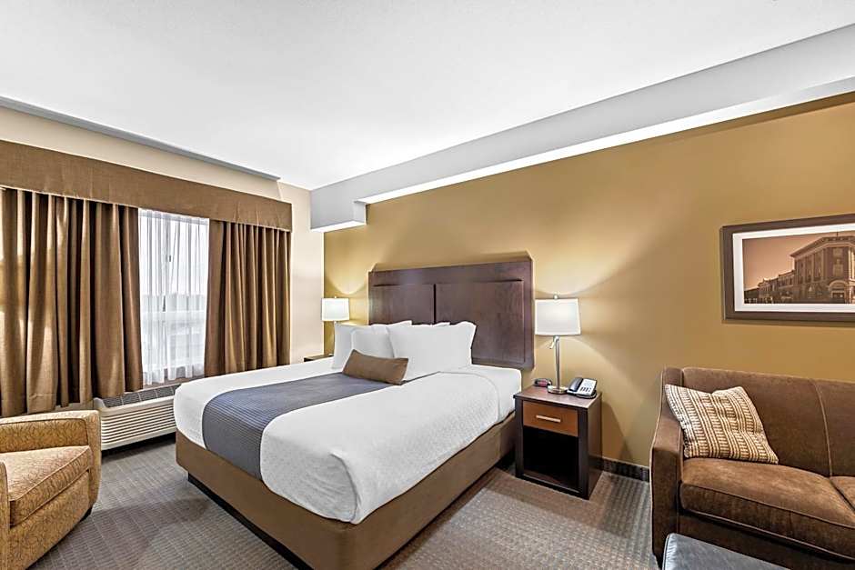 Best Western Plus Lacombe Inn & Suites