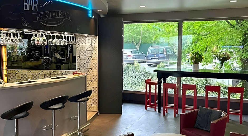 Standing Hotel Suites by Actisource