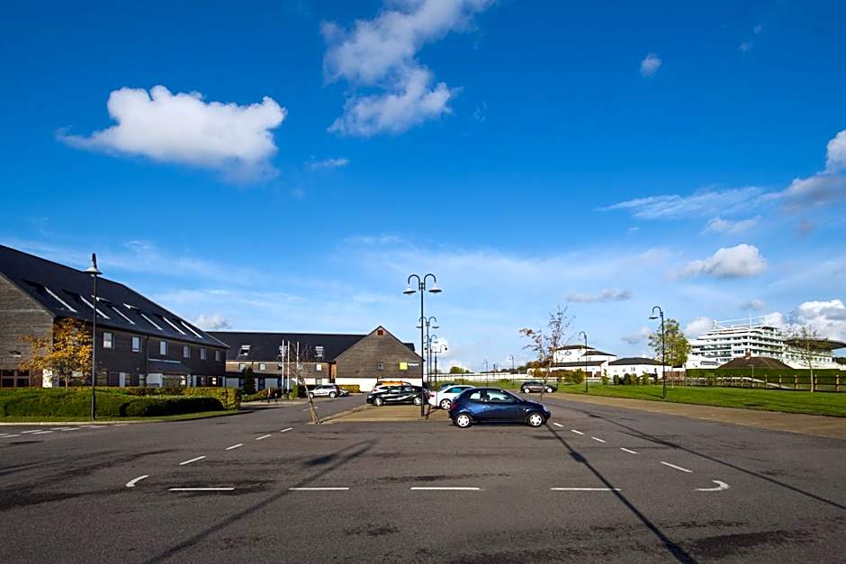 Holiday Inn Express London - Epsom Downs By IHG