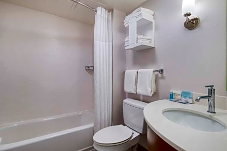 2 Double Beds W/ Mini-Fridge Nonsmoking