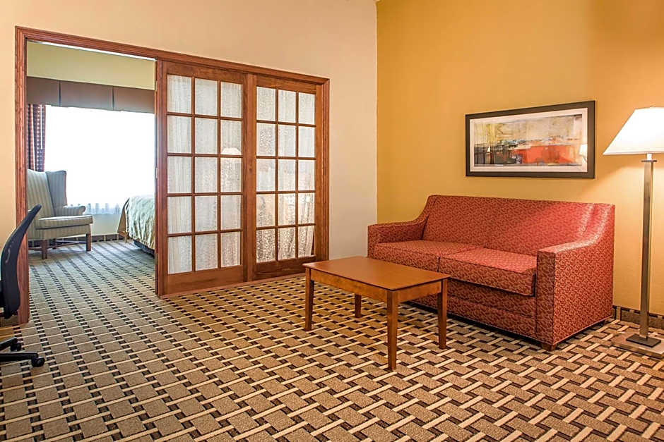 Quality Inn & Suites East Troy I-43