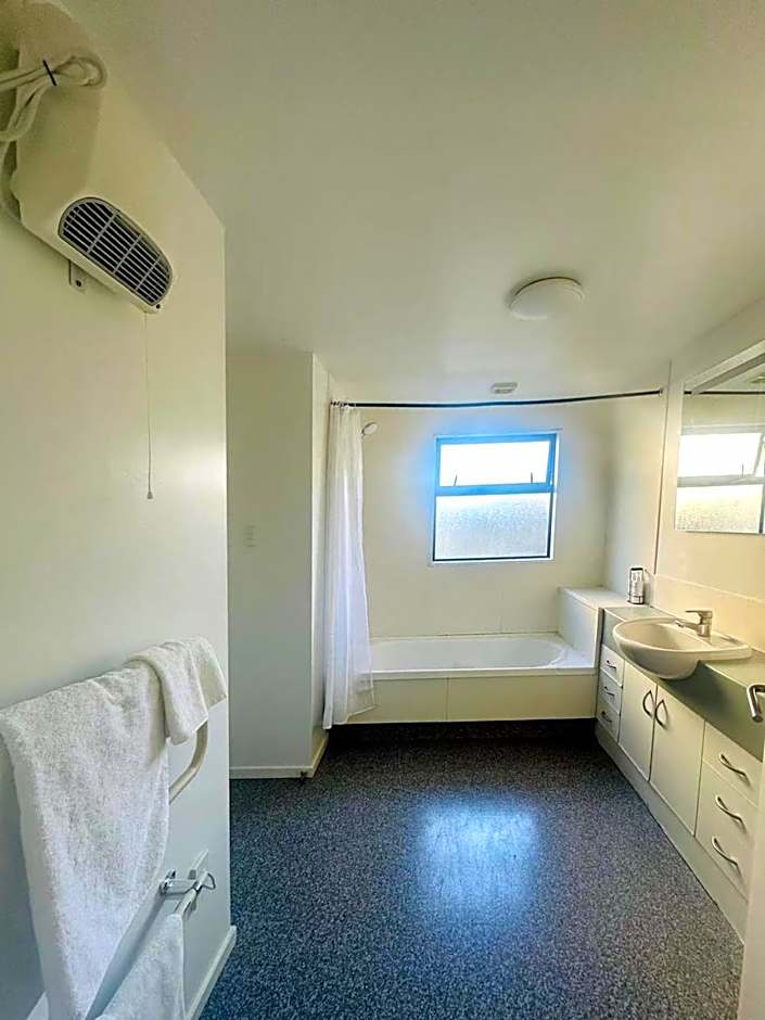 AAA Northlands Motel