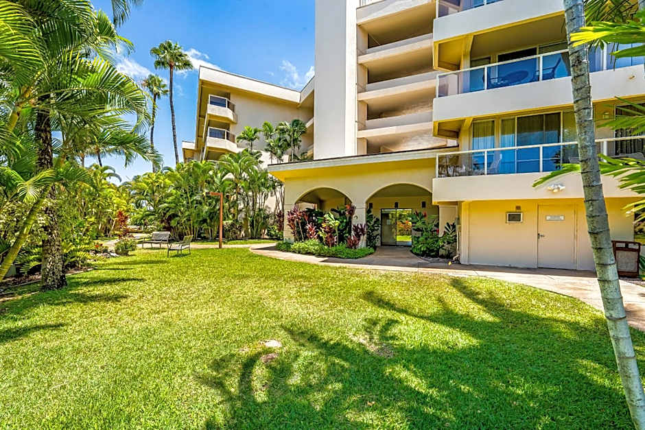 Renovated Condo - 3 Min Walk to Toes in the Sand!
