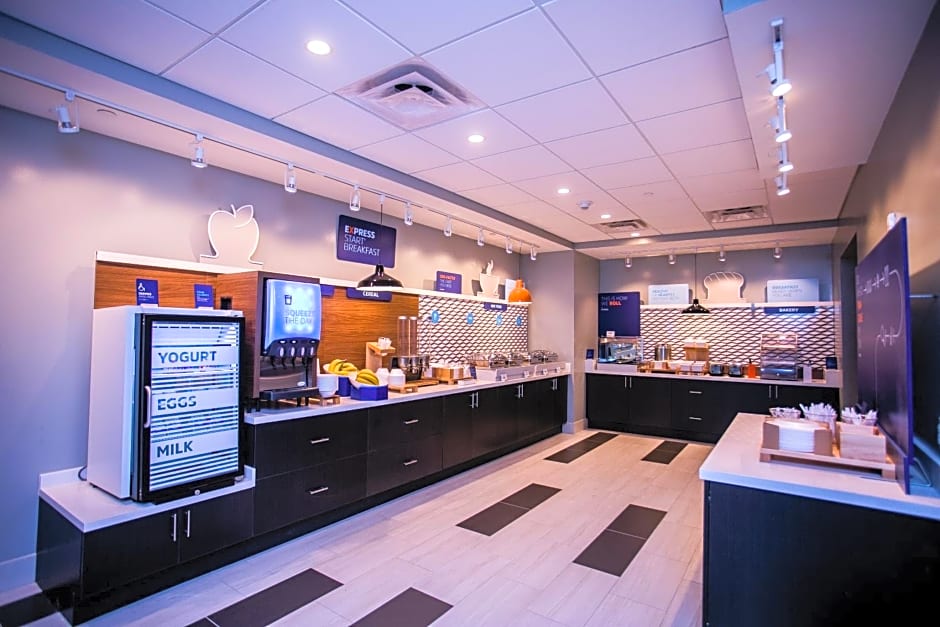 Holiday Inn Express and Suites Rehoboth Beach By IHG