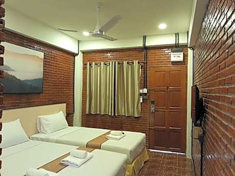 Standard Triple Room with Air Conditioning