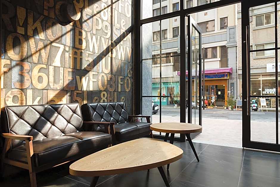 CHECK inn Express Taichung Yizhong