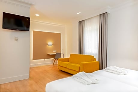 Twin Room with Spa Access