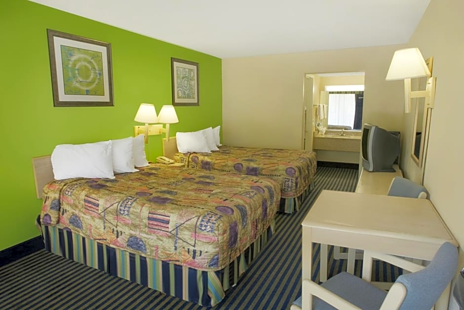 Days Inn by Wyndham Richmond Hill/Savannah