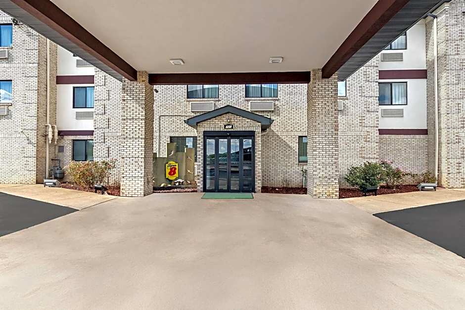 Super 8 by Wyndham Uniontown PA