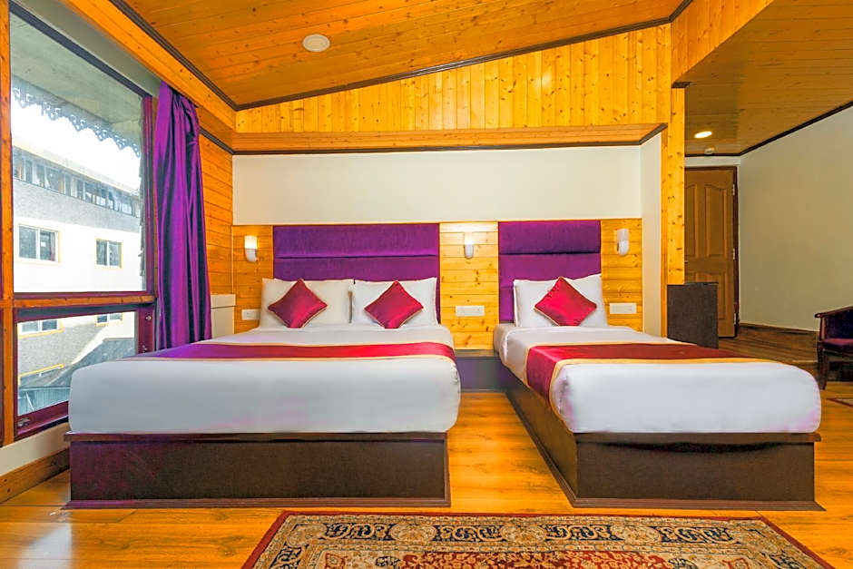 Sumitel Hotel 500 meters from Mall Road