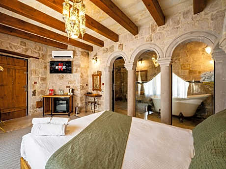 Deluxe Double Room with Bath