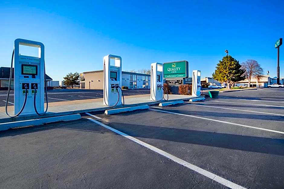 Suburban Studios I-80 Grand Island