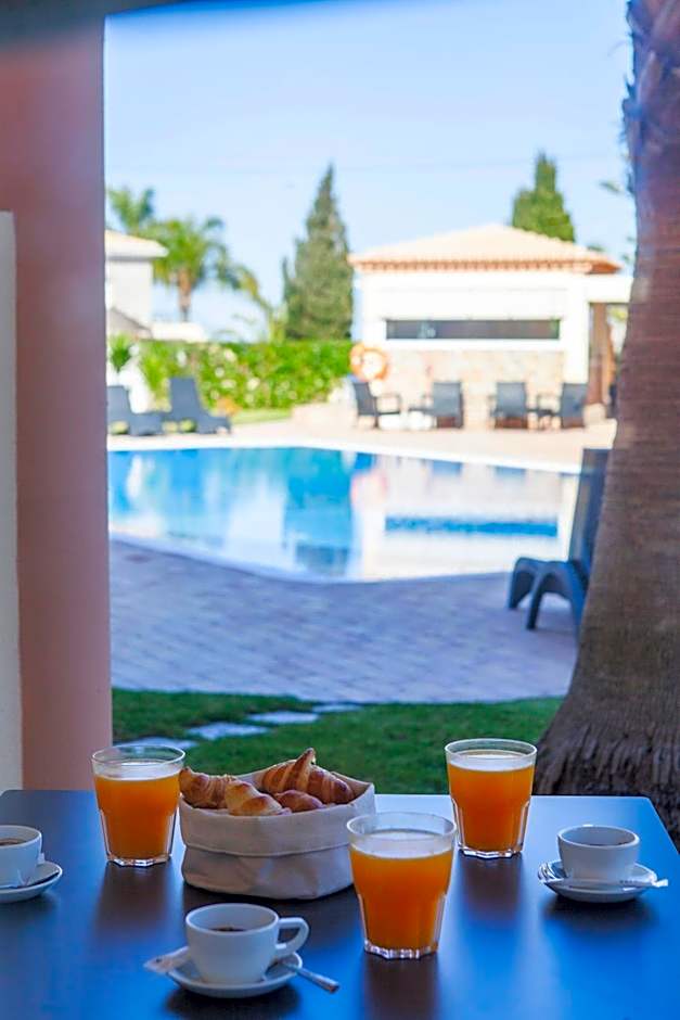 Atalaia Sol Aparthotel - tennis & heated pool in winter