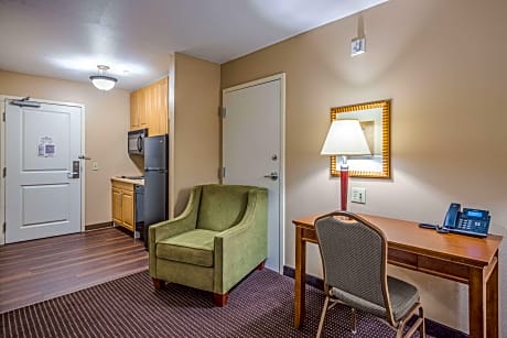 2 Queen Beds, Efficiency, Suite, Nonsmoking