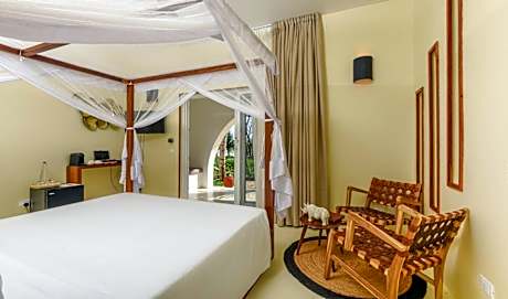 Deluxe King Room with Balcony - Non-Smoking