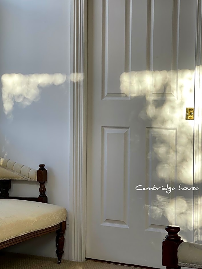 1 Queen Bed — 13 fotoğraftan 1. fotoğraf