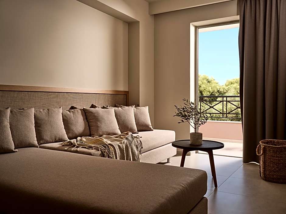 Alamis Hotel & Apartments