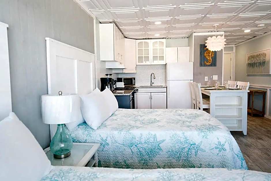 Sandy Bottoms Beachfront Studio On The Sand