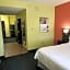Holiday Inn Garland By IHG