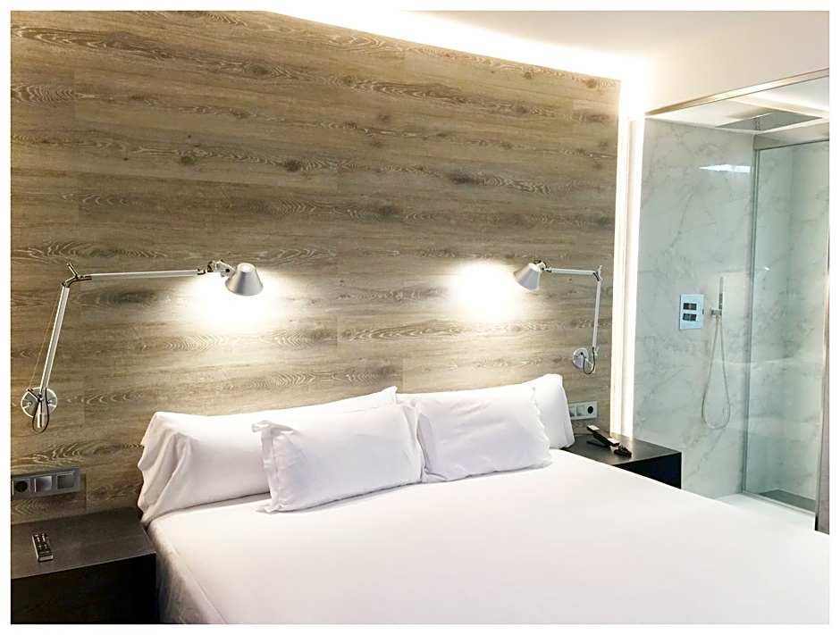 Photo 1 of 5 of Executive Suite