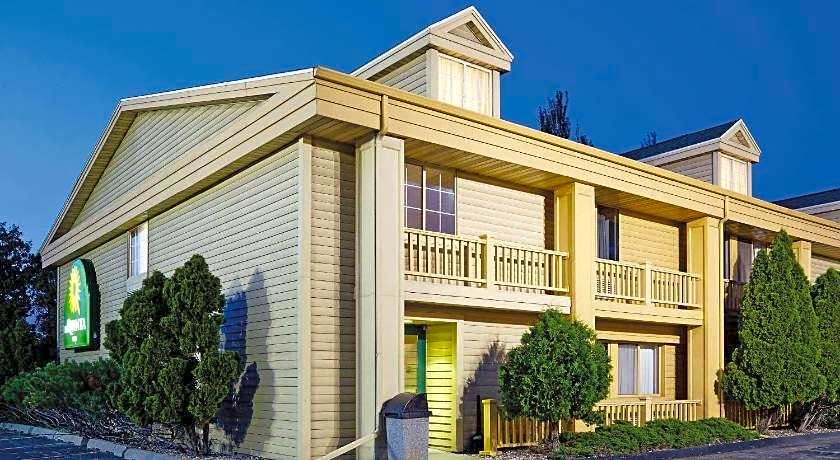 La Quinta Inn & Suites by Wyndham Oshkosh