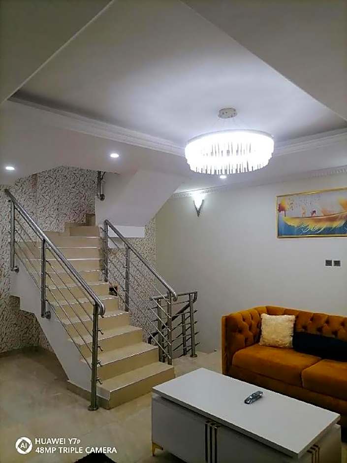 COZY SUITES