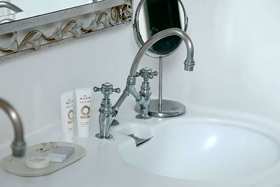 Chateau du Clair de Lune - Boutique Luxury Hotel