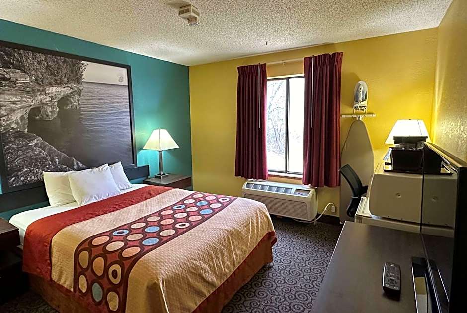 1 Queen Bed, Accessible — 5 fotoğraftan 1. fotoğraf