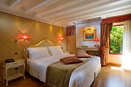 Classic Quadruple Room with Queen Bed and Sofa Bed - Non-Smoking