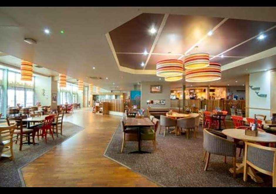 MP639 - Camber Sands Holiday Park - 3 Bedroom - Sleeps 8 - Large gated decking - Close to facilities