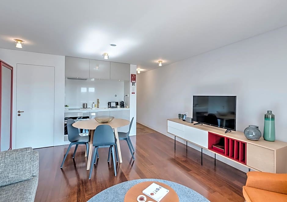 Oporto Street das Aldas - River View