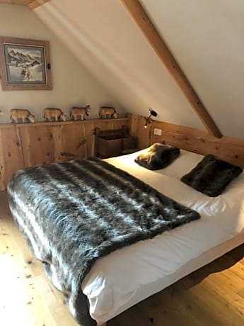 Studio - Split Level - Annex