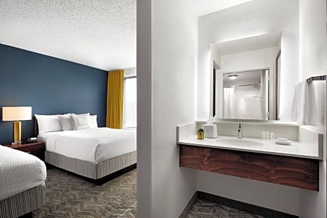 Suite, 2 Double Beds (Mobility/Hearing Accessible, Tub)