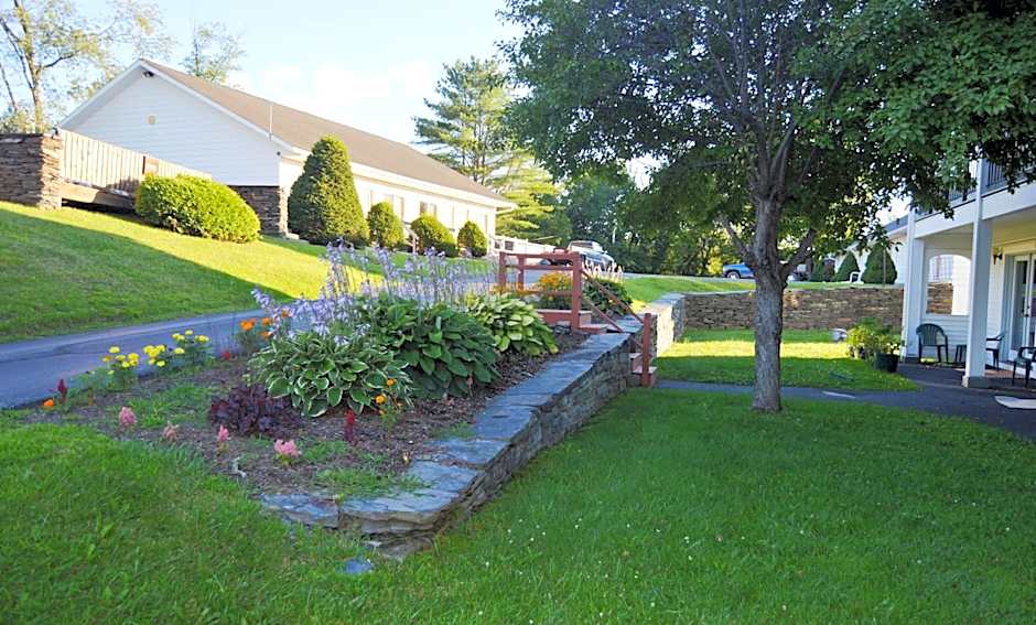 Hollow Inn and Motel