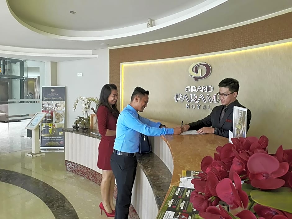 Grand Parama Hotel