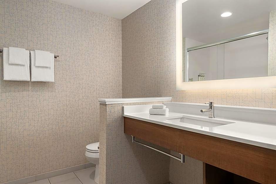 Holiday Inn Express and Suites Staunton By IHG