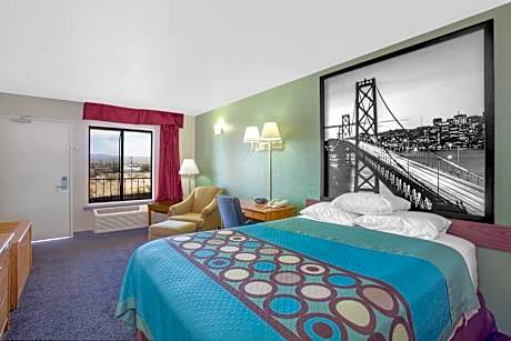 Deluxe Queen Room - Non-Smoking