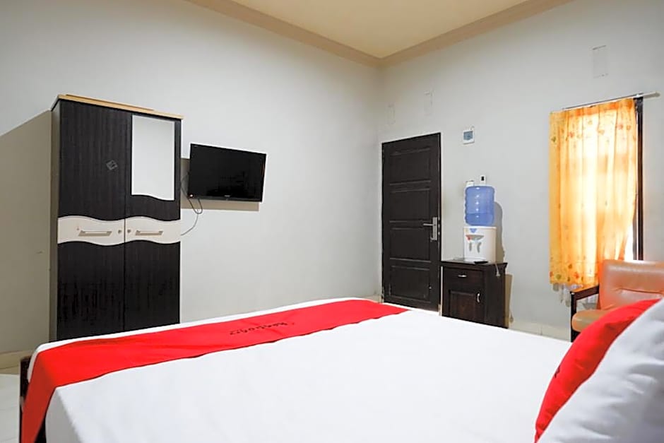 RedDoorz near Mutiara SIS Al Jufrie Airport Palu
