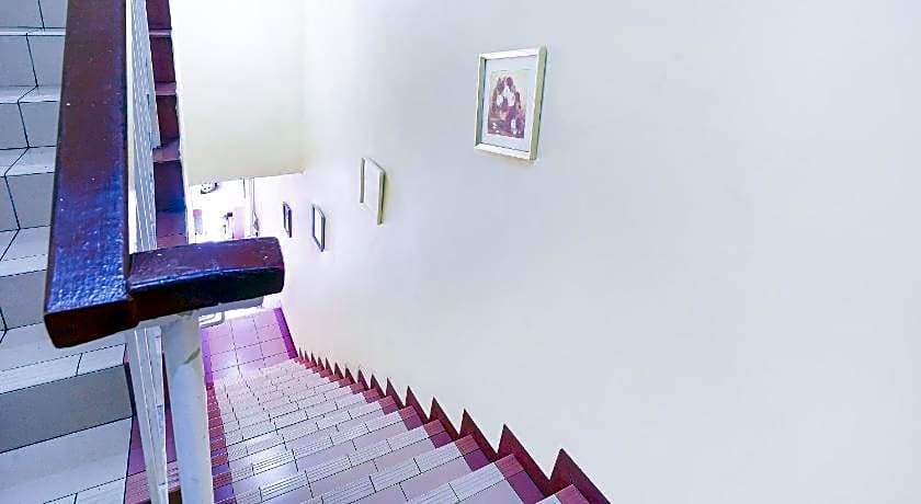 OYO 90486 New Station Hotel